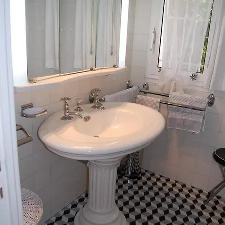 Juan Les Pins Near Cannes Beaches 18-20 Guests